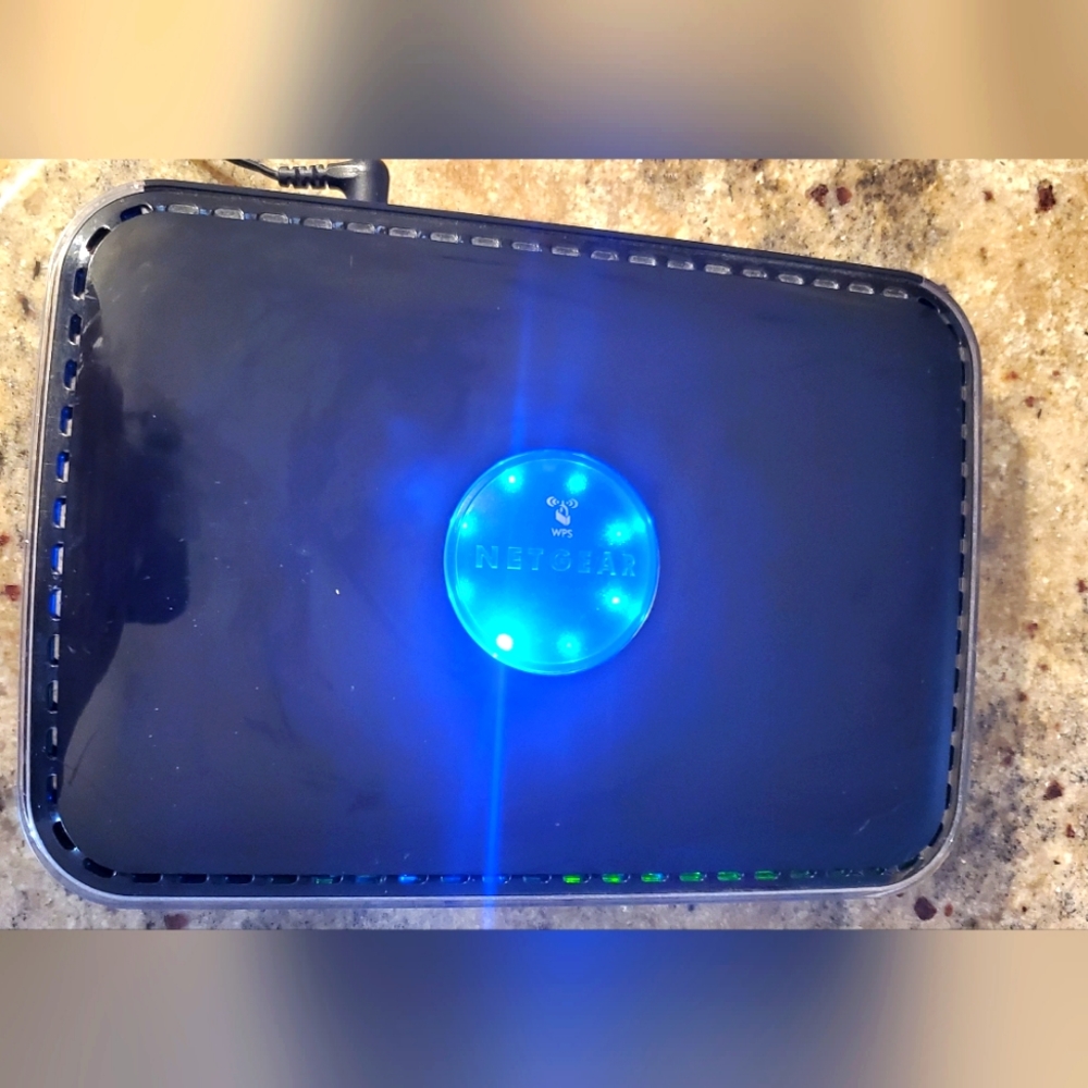 Netgear Duo RangeMax‎ WNDR3300 300 Mbps 4-Port Wireless N Router w/ Adapter